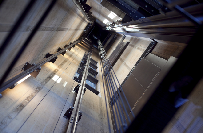 Reliable UPS Systems for Evacuation Lifts